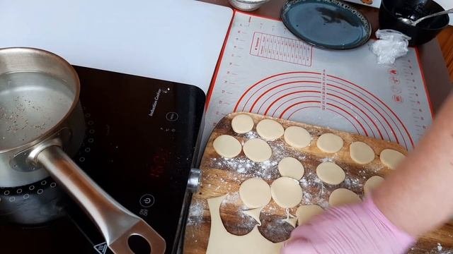 Тесто для пельменей, на минеральной воде! Идеальное тесто!Чистый стол и чистые руки