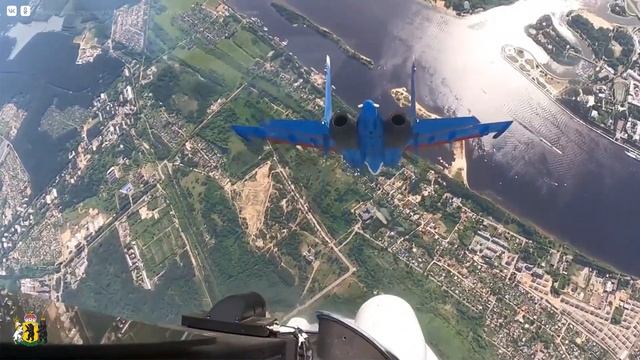 Правительство Ярославской области опубликовало кадры из кабины пилота во время авиашоу над Волгой смотреть онлайн