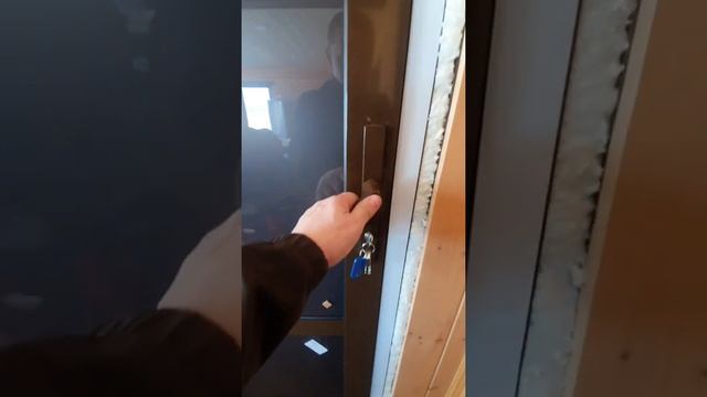 Ручка на алюминиевой двери смотреть онлайн