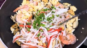 Жареный рис с морепродуктами (южно-китайский рецепт)