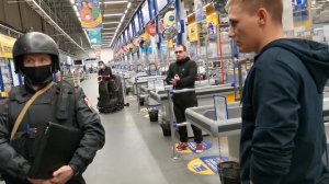 БОРЗЫЕ ОХРАННИКИ ЗАДЕРЖИВАЮТ БЛОГЕРА / НАТРАВИЛИ РОСГВАРДИЮ НА ПОКУПАТЕЛЯ / НЕ ПРОДАЮТ БЕЗ МАСКИ