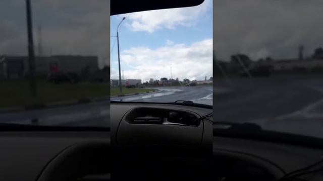 Первый раз на кольце/круговое движение смотреть онлайн