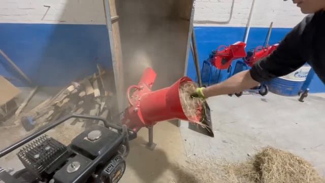 Видео работы Измельчителя травы (сена, соломы) ТР250 для мотоблока