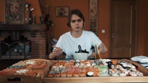 СЪЕЛА 300 РОЛЛОВ ЗА РАЗ!? / ШОК