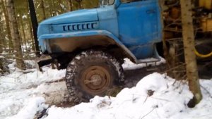 Урал в лесу застрял