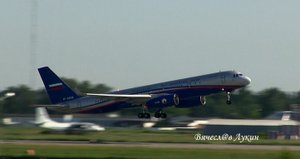 Птицы атакуют на исполнительном Ту-214ОН RA-64519