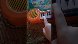 Показываю как играть на Пианино песню Бабадук