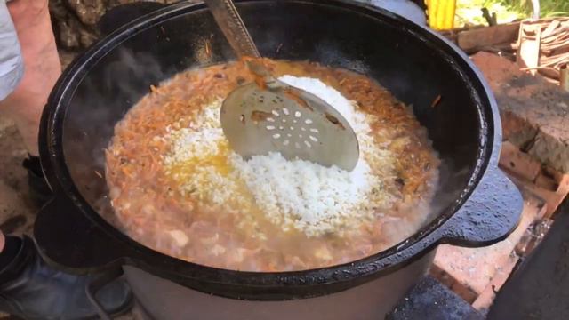 Плов на живом огне. Дачный рецепт. смотреть онлайн