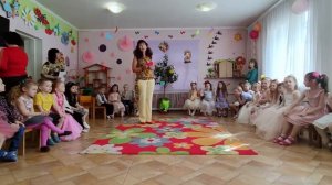 Утренник к 8 марта 2020. Бусы, цветы, бабочки, весело и интересно.