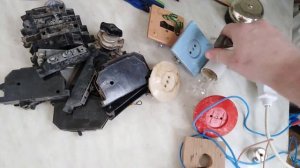 Стоит ли менять советские автоматы розетки и выключатели?