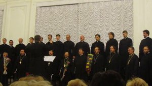 Поет хор духовенства Санкт-Петербургской митрополии.