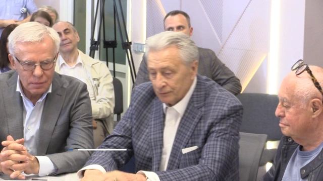 Сюрприз для Павла Гусева: редакторский юбилей отпраздновали необычной планеркой в "МК"