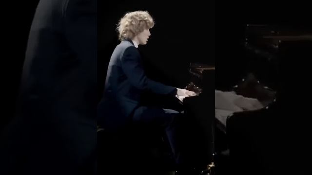 Играет Иван Бессонов (Ирония судьбы) Браво! смотреть онлайн