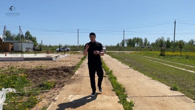 Дом и банный комплекс на участке с выраженным рельефом - Geometria