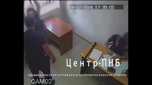 Полицейские из города Запорожья жестоко избивают задержанного
