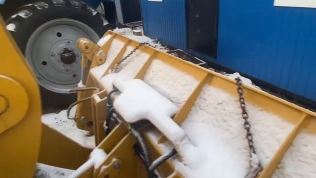 Фронтальный погрузчик SDLG LG933L с двухчелюстным ковшом | Иркутск смотреть онлайн