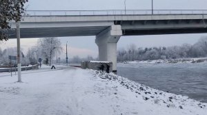Замерзшая река, набережная