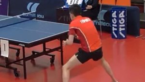 Рамис Туйчиев! Чем играет? В чем особенность? Почему играет именно в такой настольный теннис?