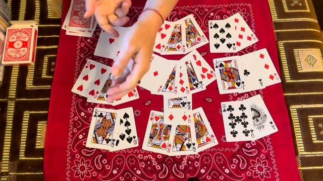 Крестовый Король, гадание на его отношения к даме Червонной и даме Бубновой смотреть онлайн