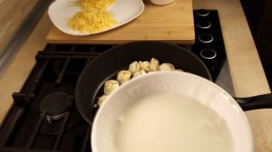 ЖАРЕНЫЕ ПЕЛЬМЕНИ С СЫРОМ НА СКОВОРОДКЕ