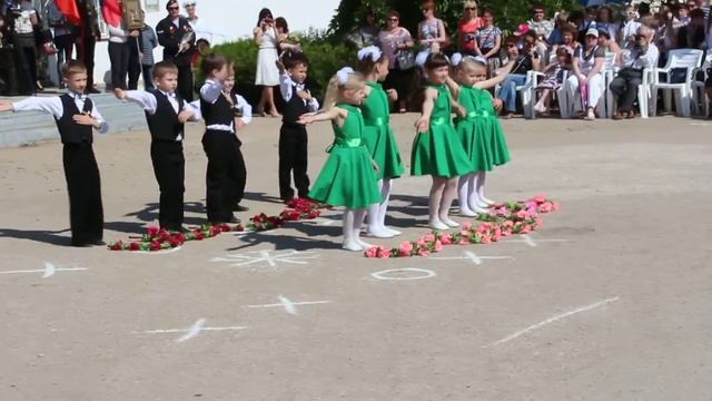 Последний звонок 2014 - Танец будущих первоклашек - Школа 15 - Севастополь смотреть онлайн