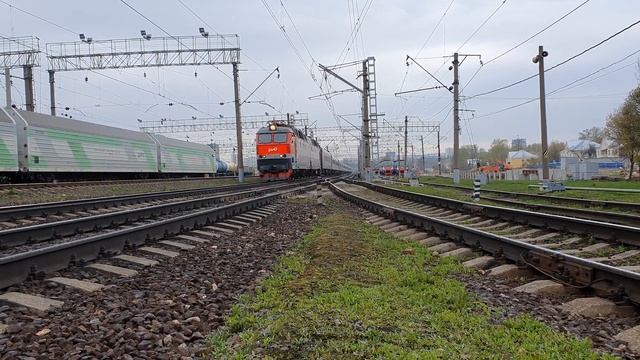 прыгающие секции ЧС7-253 с поездом N-744 Белгород-Москва по станции Люблино смотреть онлайн