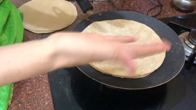 ЧАПАТИСТ 108 УРОВНЯ | Супер способ печь чапати стопкой смотреть онлайн