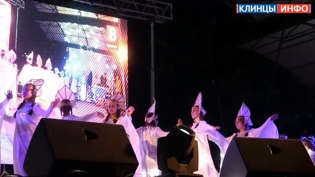 Фрагменты выступления коллективов художественной самодеятельности центра детского творчества