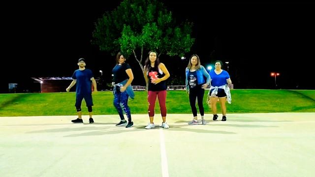 A TRAVÉS DEL VASO (Bachata Version || Grupo Extra || Zumba смотреть онлайн