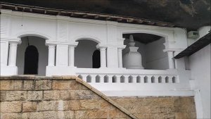 ЭКСКУРСИЯ в Шри-Ланке.Дамбулла – золотой и пещерный храм.