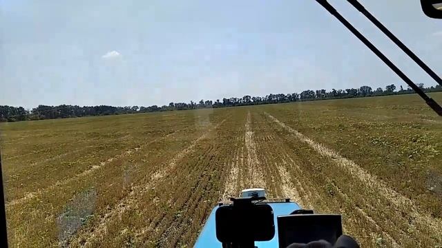 Опрыскиваю бурьян по стерне. Задолбался ждать подвоз воды.