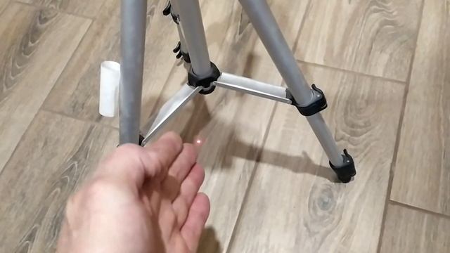 Потолок из лёгких панелей."Посадка " точек освещения, вентиляции и их врезка. смотреть онлайн