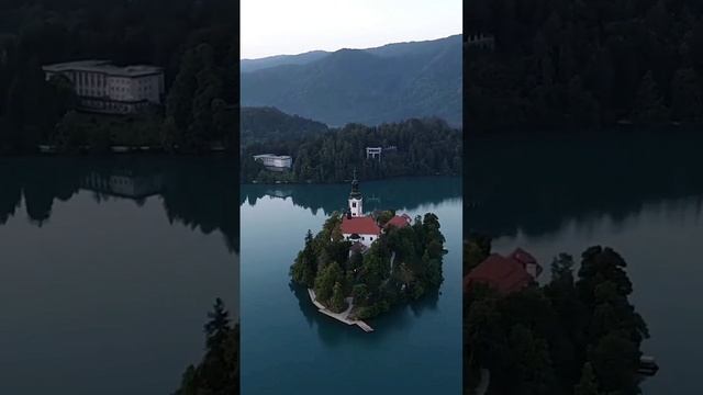 Церковь Успения Девы Марии на острове озера Блед (Словения) #beautifulplaces #shorts #shortsvideo