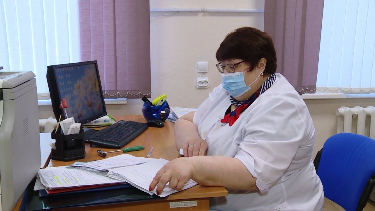 После 40 лет работы на заслуженный отдых уходит невролог Новоуренгойской ЦГБ Валентина Слюсарева