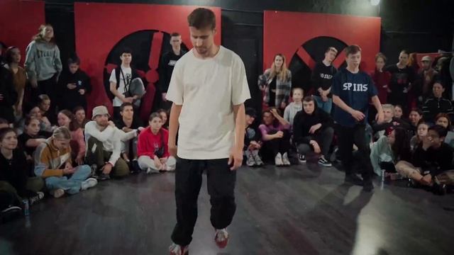 DAVAYDAVAY BREAK/HOP BATTLE BBOY GIPSY & TADJ VS BBoy GROM & KADET 1/4 final смотреть онлайн