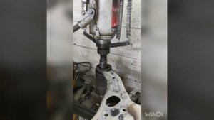 ремонт подвески. Замена сайлентблока Toyota Prius. Снятие рычага, демонтаж рычага.