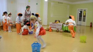 Веселая игра Собери урожай Праздник Осени в детском саду