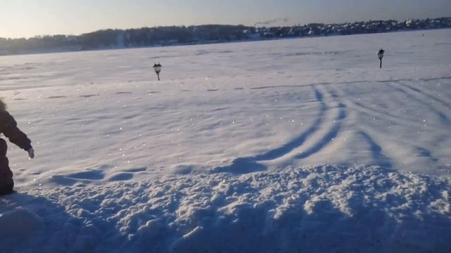 Гуляю с дочкой по набережной Костромы, кремль.