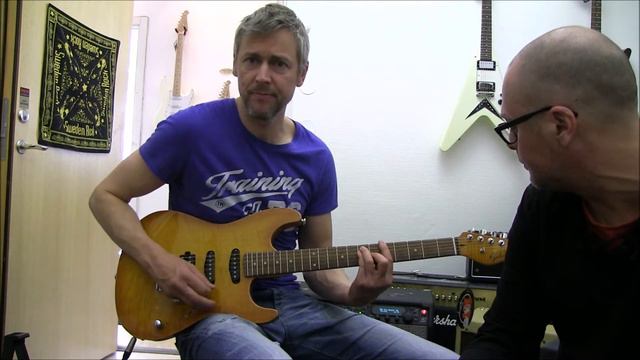 Gilmour Custom Strat Style Guitar смотреть онлайн