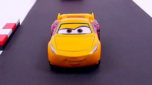 Lightning McQueen VS Cruz Ramirez Race! Disney Cars Toys Stop Motion Animation - Ladybird TV