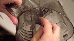 Philips PowerPro Activ Cyclone 7 FC9570. Мойка контейнера, фильтров.