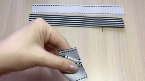Школьный бантик из репсовой ленты 25 мм