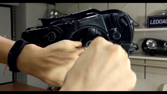 Volkswagen Golf 6/Golf 7 LED Headlight Bulbs Change And Install Instruction смотреть онлайн