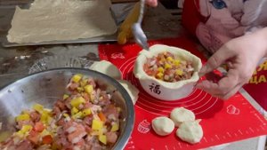Жаркое в съедобных горшочках! Очень вкусный ужин.