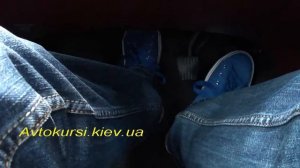 1 способ.Как трогаться в горку с ручника.