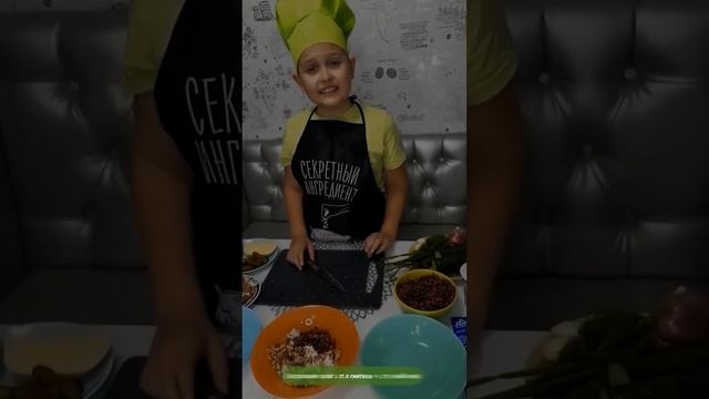 Салат "Мужской с курицей и орехами" - питательно и вкусно! смотреть онлайн