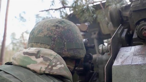 Минобороны России опубликовало кадры боевой работы расчетов артиллерийских установок "Мста-Б"