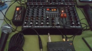 One possibility to connect one compact 4 channel analog mixer  to the analog mixer Lomeho AM GT-6