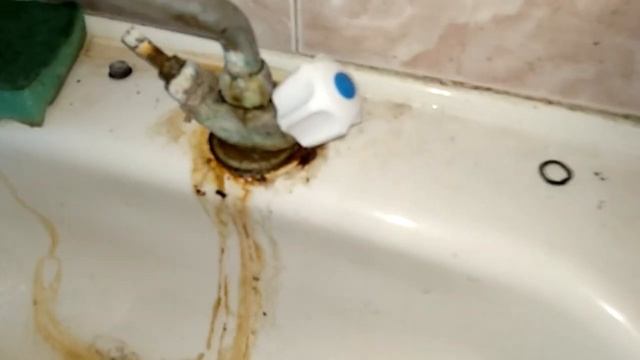 Реставрация старого смесителя на мойке. Установка кран-букс нового образца. смотреть онлайн