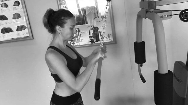 Занятие на силовом тренажёре Housefit HG 2016 от Sport-Dostavkka.ru